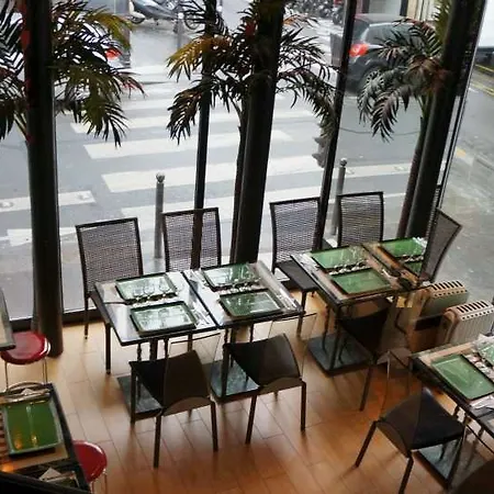 Отель Petit Lafayette 4*